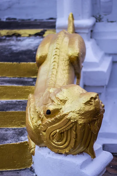 White Mom (lion) Statue in Thai temple — Stock Photo, Image