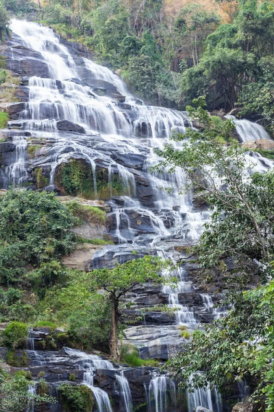 Mae Ya wodospad, park narodowy Doi Inthanon, Chiang Mai, Tajlandia — Zdjęcie stockowe