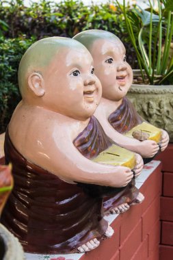 klei monnik gelukkig standbeelden, Thaise stijl