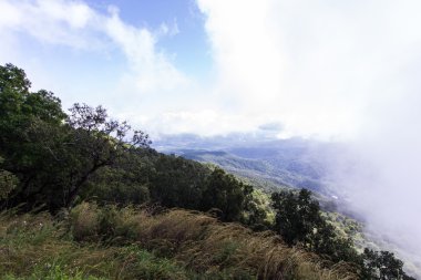 Cliff Mon ile uzun Pzt Cham (Mon Jam) dağ, Mae Rim Chiangmai