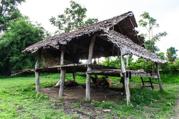 Hut in platteland, thailand — Stockfoto