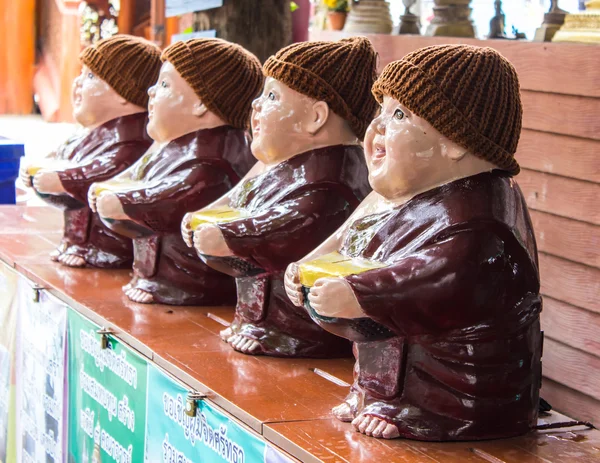 Estátuas felizes de Clay Monk, estilo tailandês — Fotografia de Stock