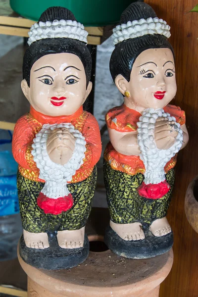 Thai flicka skulptur för sawasdee välkomnar Thailand — Stockfoto