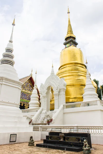 Pagode em Wat Suan Dok em Chiang Mai, Tailândia — Fotografia de Stock