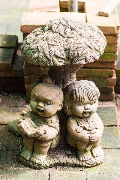 Dois argila de menino engraçado e uma menina — Fotografia de Stock