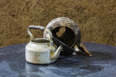 eski Klasik su ısıtıcısı ile natürmort