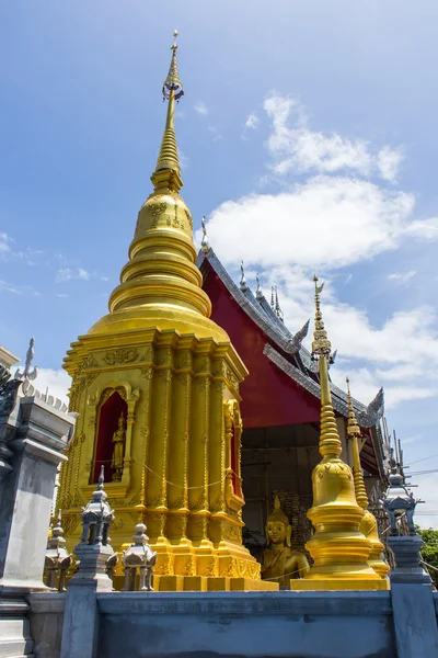 Pagode avec chapelle en Thaïlande — Photo