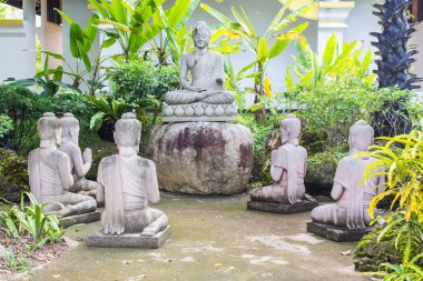 Buda heykelleri beş Brahman heykelleri