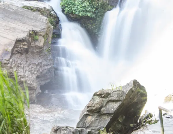 Cascade de Mae Klang dans la province de Chiang Mai, Doi Inthanon Thaïlande — Photo