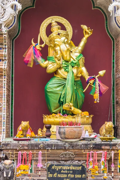 Zlatá socha Ganesha — Stock fotografie