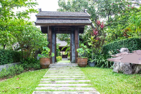 Wooden arched entrance to Thai home — Stock Photo, Image