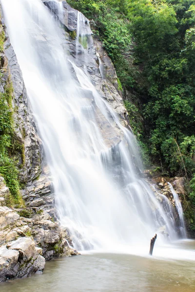 Mae Tia waterfall, Ob Lung national park in Chiangmai Thailand — Stock Photo, Image