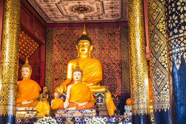 Vecchia statua di Buddha nella cappella — Foto Stock