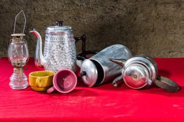 Natürmort Klasik su ısıtıcısı Kupası ve lamba