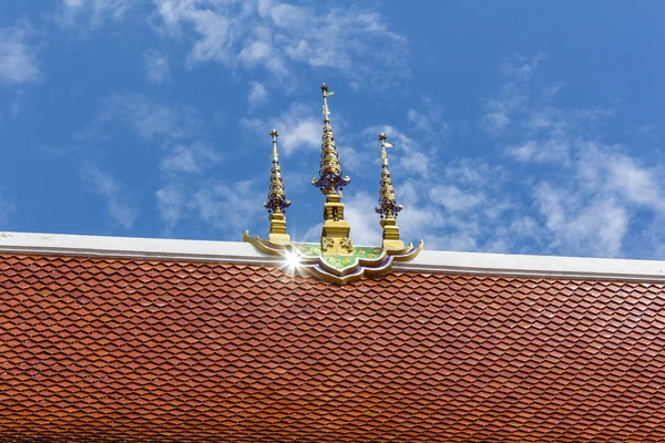 Art de l'apex de pignon dans le temple thaï — Photo