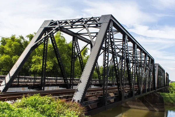 Vecchio ponte ferroviario in ferro costruzione a Lamphun Thailandia — Foto Stock