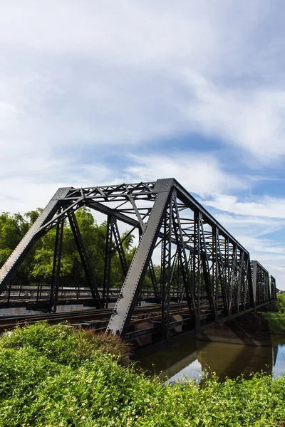 Gamla järn konstruktion järnvägsbron i Lamphun Thailand — Stockfoto