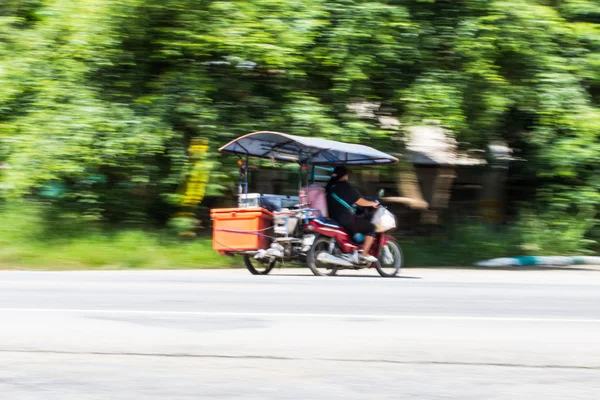 Motorrijden pannen in thailand — Stockfoto