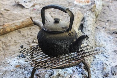 kaynar su kahve veya çay Tay kırsalında için eski su ısıtıcısı