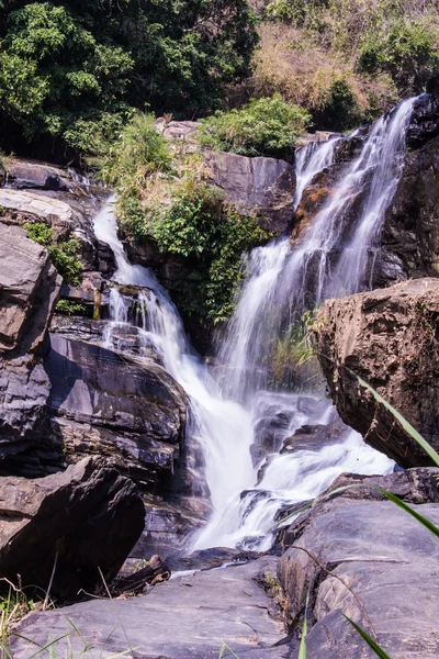 Cachoeira Mae Klang em Doi Inthanon, província de Chiang Mai Tailândia — Fotografia de Stock