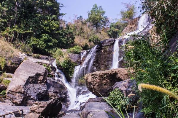 Mae Klang vattenfall i Doi Inthanon, Chiang Mai provinsen Thailand — Stockfoto