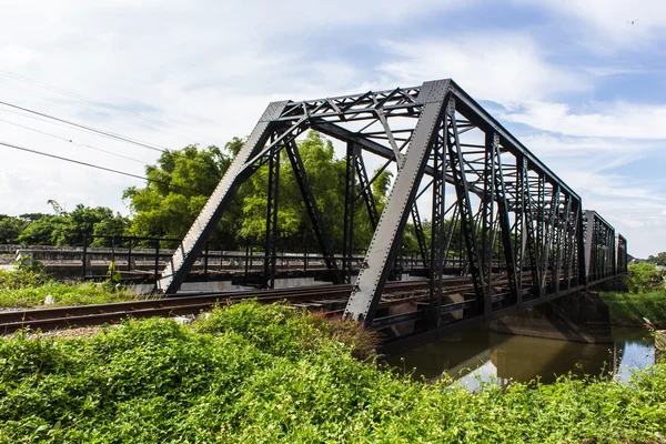 Oude ijzeren constructie spoorwegbrug in Lamphun, Thailand Stockfoto