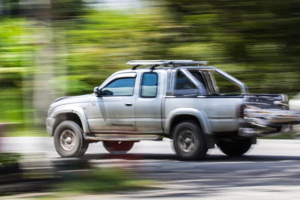 Pick-up Velocidade na estrada — Fotografia de Stock