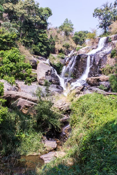 Cachoeira Mae Klang em Doi Inthanon, província de Chiang Mai Tailândia — Fotografia de Stock