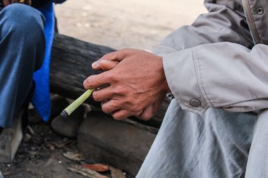 insanlar sigara Tay tarzı ile