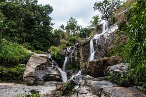 Cascade beauté Mae Klang dans la province de Chiang Mai, Doi Inthanon — Photo