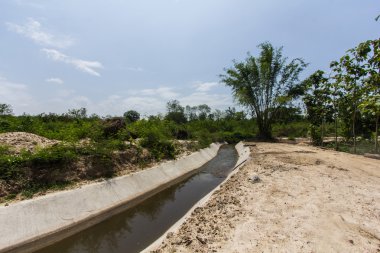 Sulama hendek ile Asya güzellik gök