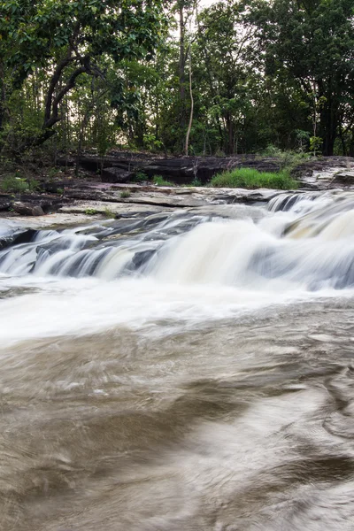 Mae klang waterval in de provincie van chiang mai, doi inthanon thailand — Stockfoto