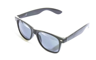 siyah güneş gözlüğü beyaz arkaplanda izole