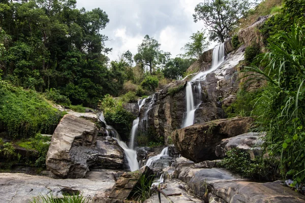 Cascade beauté Mae Klang dans la province de Chiang Mai, Doi Inthanon — Photo