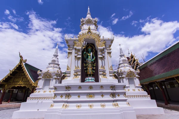 Ángel tailandés con pagoda en Wat Sri Don Moon, Chiangmai Tailandia —  Fotos de Stock