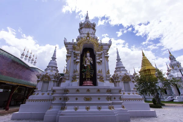 Thai ängel med pagoden i Wat Sri Don månen, Chiangmai Thailand — Stockfoto