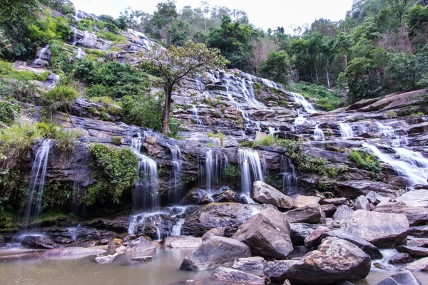 Mae Ya Waterfall i Chiang Mai, Thailand - Stock-foto
