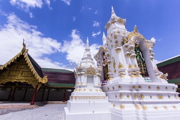 Thaise engel met pagode in Wat Sri Don maan, Chiangmai, Thailand — Stockfoto
