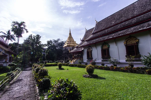 Kapell och antika tempel med Beauty sky, Wat Chiang Man i Chiamai — Stockfoto