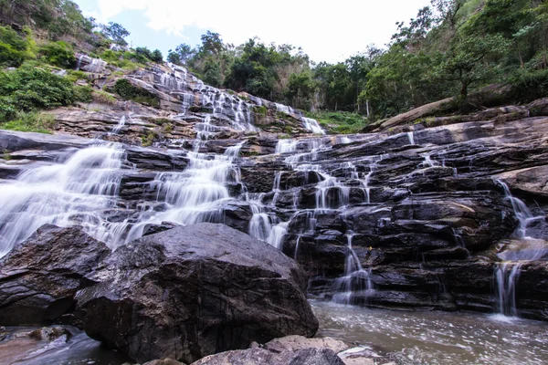 Cachoeira Mae Ya em Chiang Mai, Tailândia — Fotografia de Stock