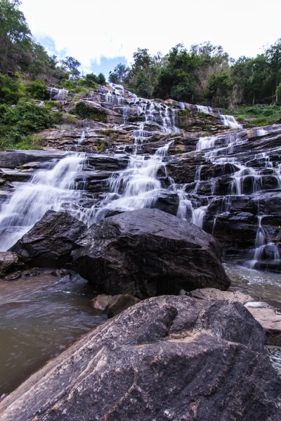 Mae Ya vattenfall i Chiang Mai, Thailand — Stockfoto