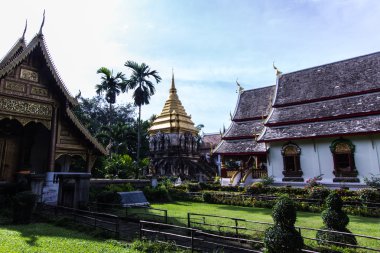 Şapel ve antik tapınak ile güzellik gök, Chiangmai Wat Chiang adam