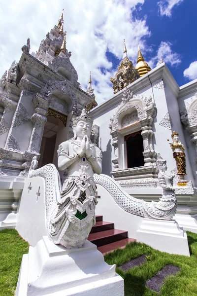 Ángel tailandés con pagoda en Wat Sri Don Moon, Chiangmai Tailandia —  Fotos de Stock