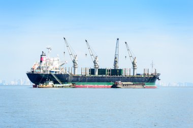 büyük konteyner gemisi denizde