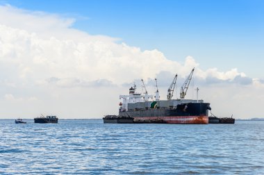 büyük konteyner gemisi denizde