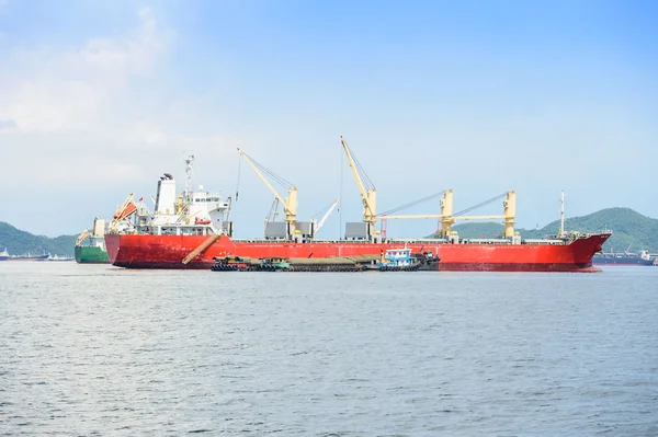 büyük konteyner gemisi denizde