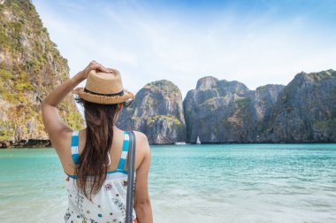 Maya beach, Tayland kız rahatlatır