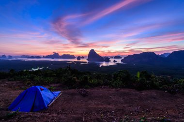 Samed Nangshe Tayland at Phang Nga ilinde güneş doğarken