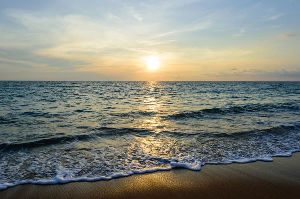 Puesta de sol en la playa — Foto de Stock