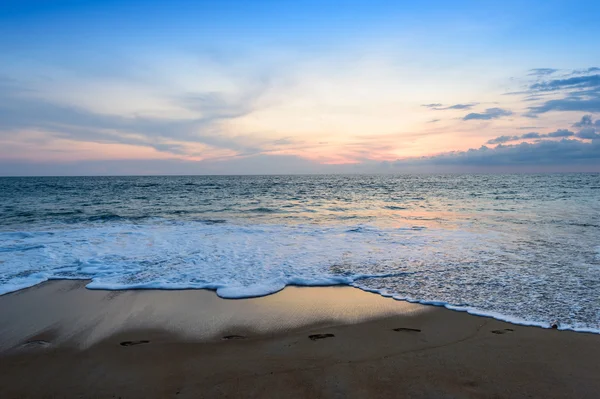 Puesta de sol en la playa — Foto de Stock